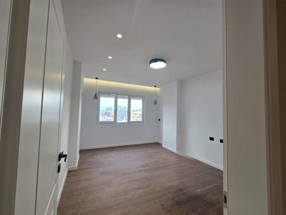 Tirane, shitet apartament 2+1 , 101 m² 255.000 € (Komuna e Parisit)