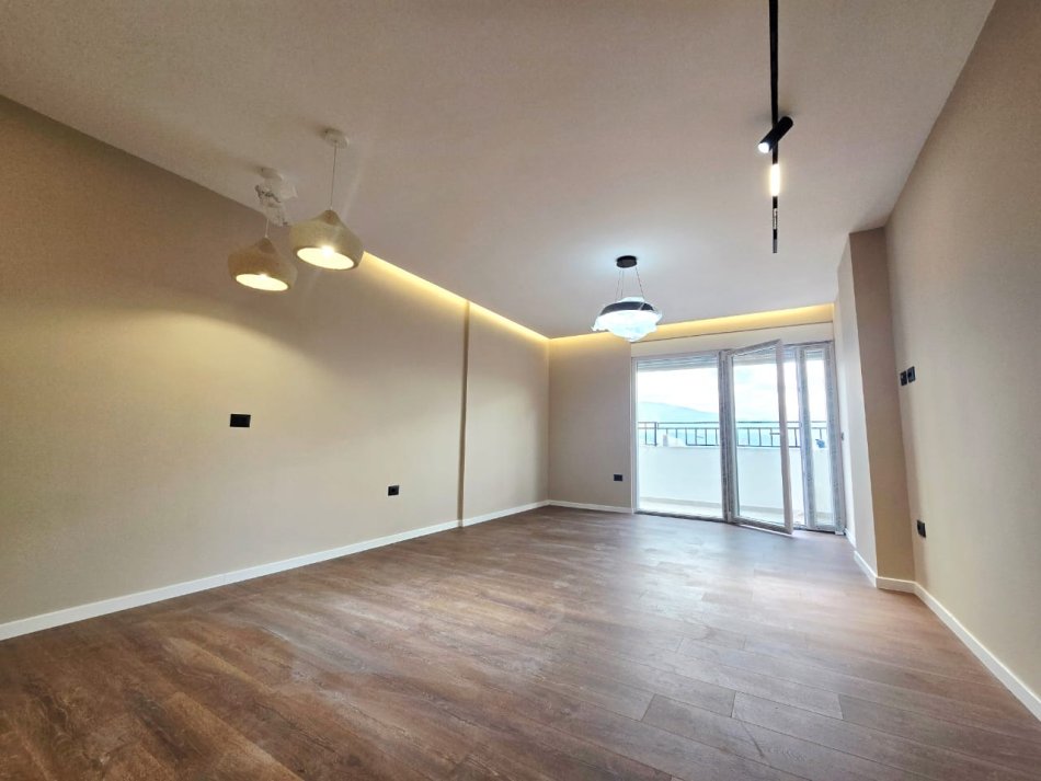 Tirane, shitet apartament 2+1 , 101 m² 255.000 € (Komuna e Parisit)