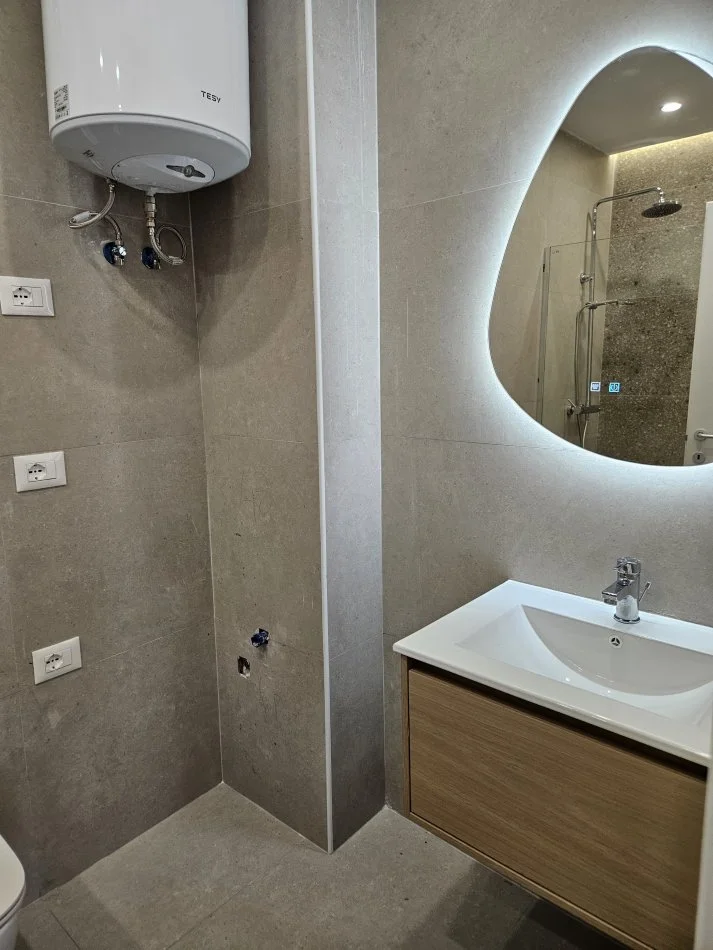 Tirane, jepet me qera apartament 2+1+Ballkon Kati 2, 110 m² 800 € (Tregu Elektrik)