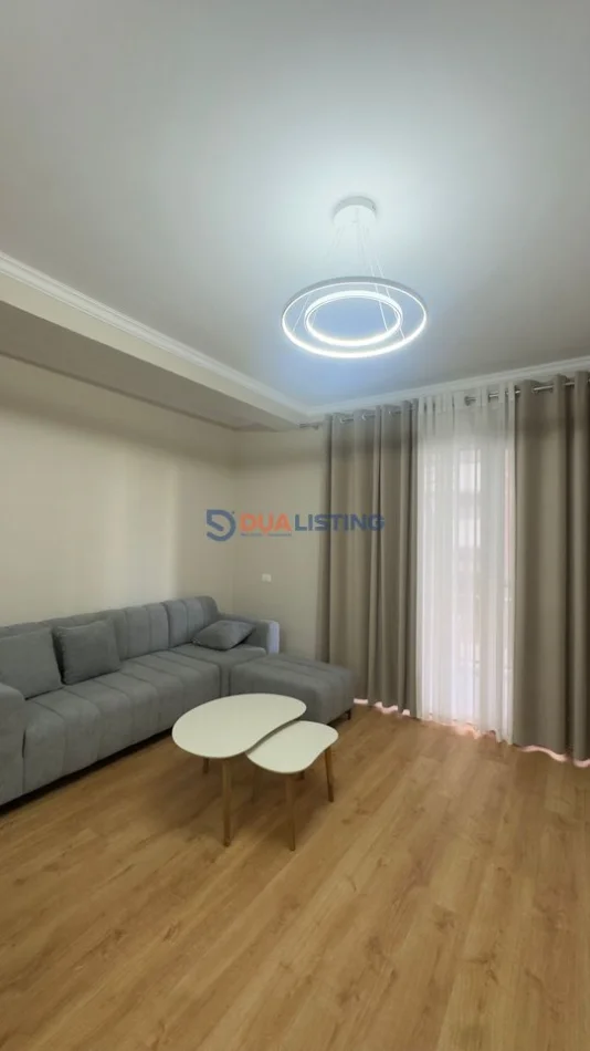 Tirane, jepet me qera apartament 2+1 , 650 € 