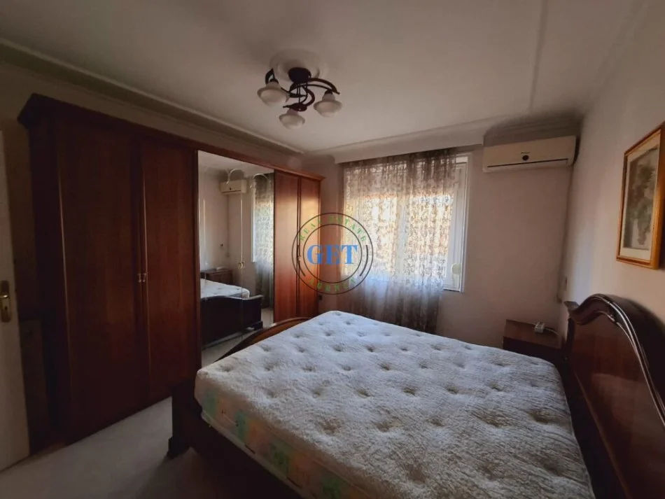 Durres, jepet me qera apartament 2+1+Ballkon Kati 4, 400 € (Qender)