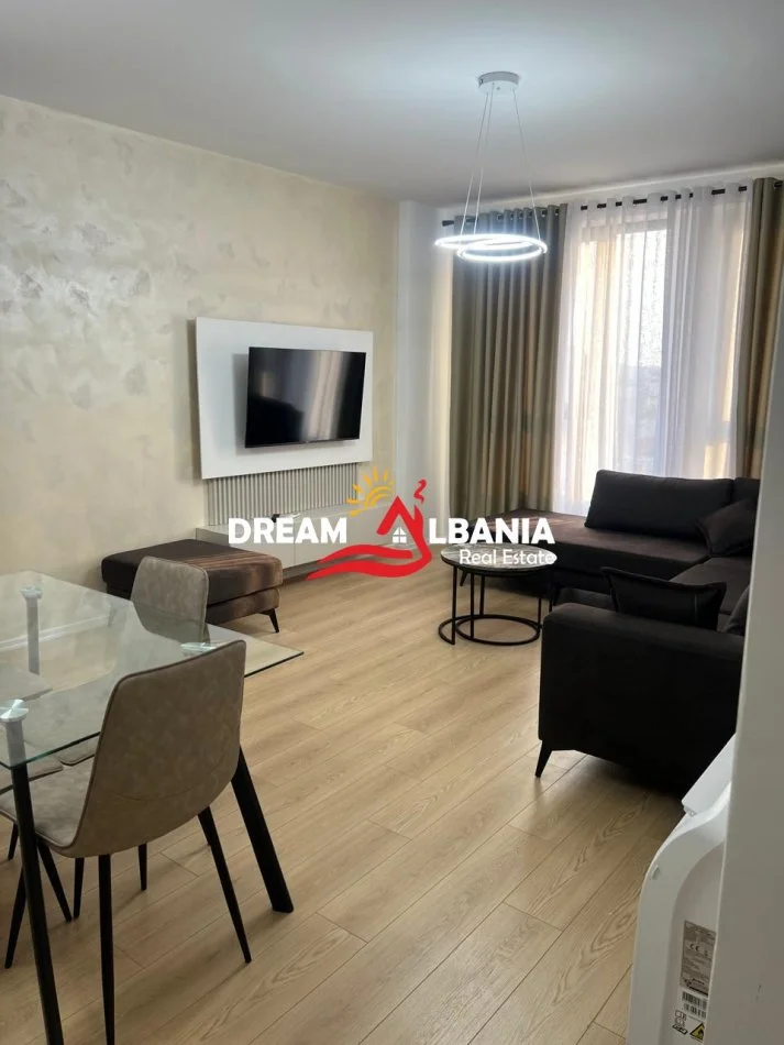 Tirane, jepet me qera apartament 1+1 , 70 m² 750 € (Jordan Misja)