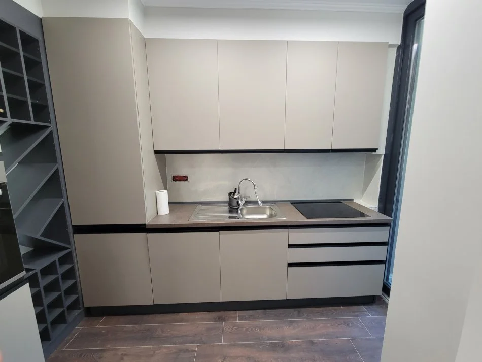 Tirane, jepet me qera apartament 1+1+Aneks+Ballkon Kati 9, 75 m² 900 € (Stadiumi Air Albania)