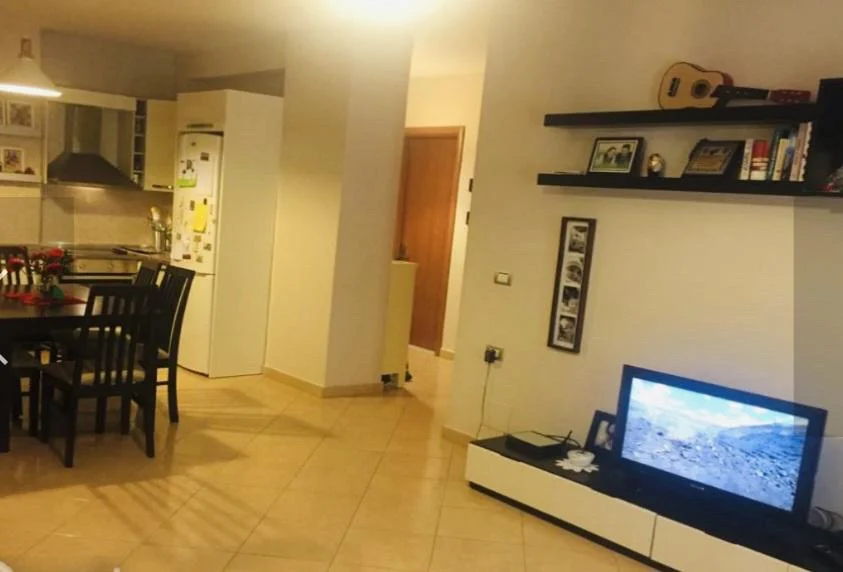 Tirane, jepet me qera apartament 1+1 Kati 3, 75 m² 350 € 