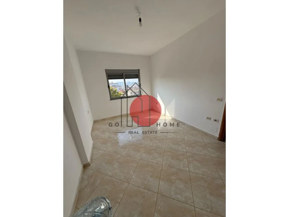 Tirane, shitet apartament 2+1+Ballkon Kati 4, 87 m² 112.000 € (Pallatet e Verdha)