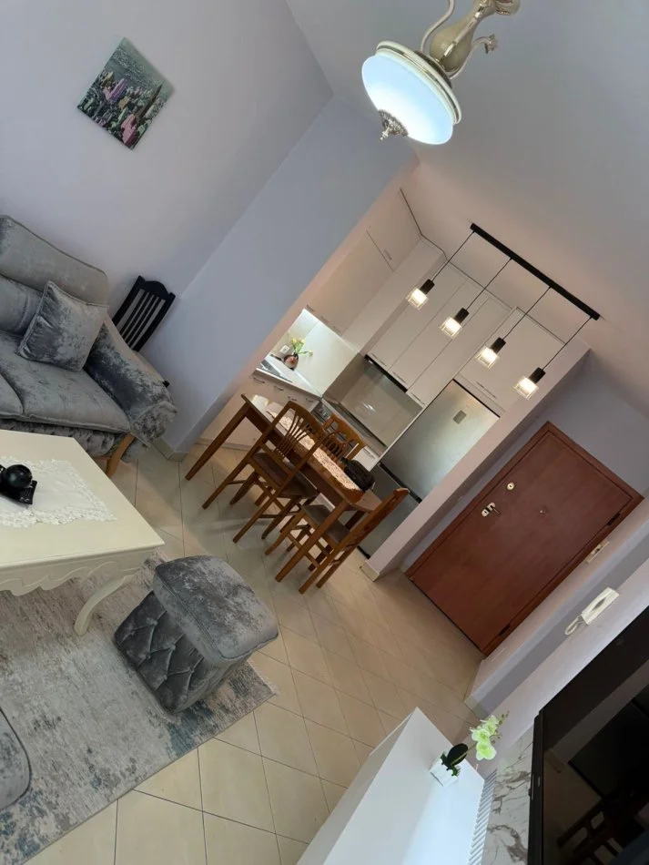Tirane, jepet me qera apartament 1+1+Ballkon Kati 2, 70 m² 530 € (Don Bosko te Credins Bank)