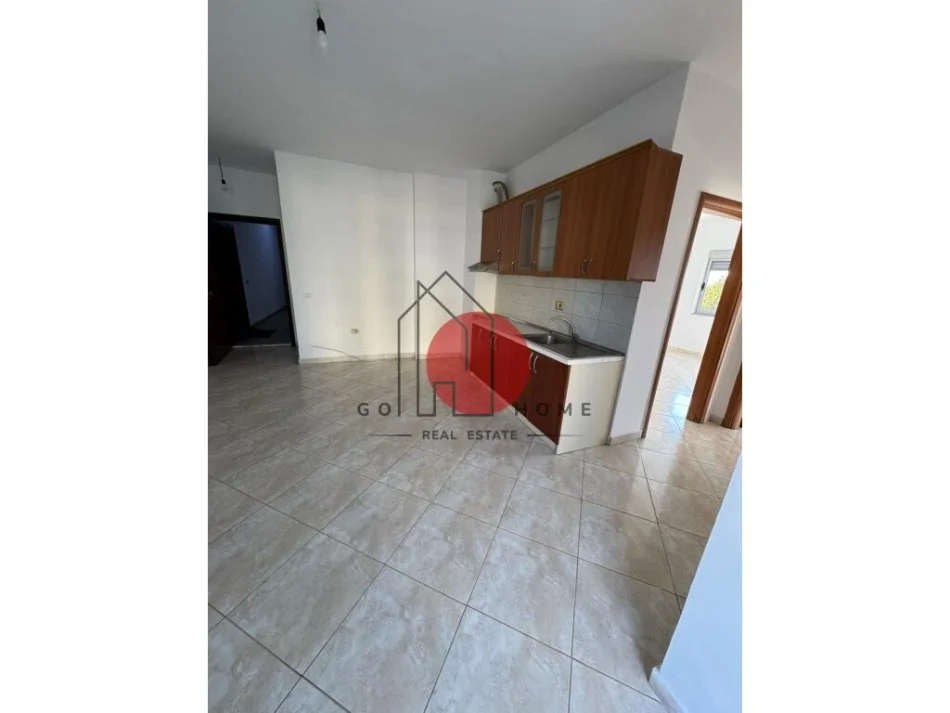 Tirane, shitet apartament 2+1+Ballkon Kati 4, 87 m² 112.000 € (Pallatet e Verdha)