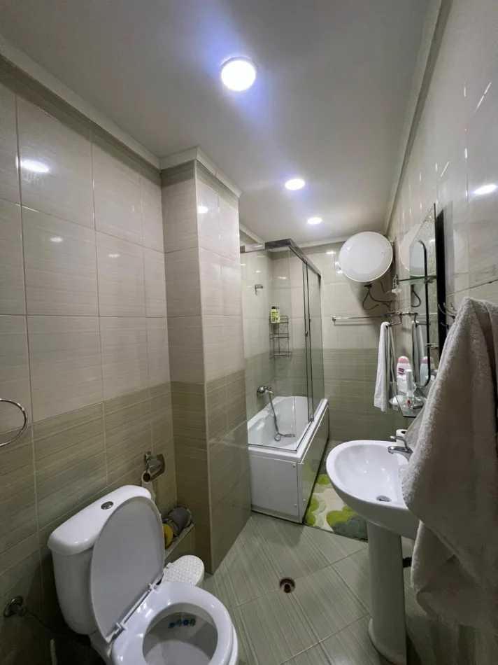 Tirane, jepet me qera apartament 2+1 Kati 3, 600 € 