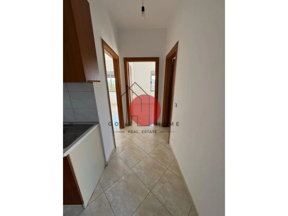 Tirane, shitet apartament 2+1+Ballkon Kati 4, 87 m² 112.000 € (Pallatet e Verdha)
