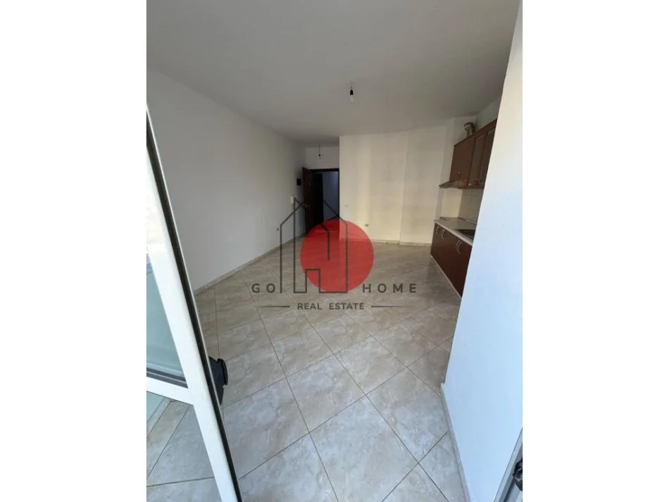 Tirane, shitet apartament 2+1+Ballkon Kati 4, 87 m² 112.000 € (Pallatet e Verdha)