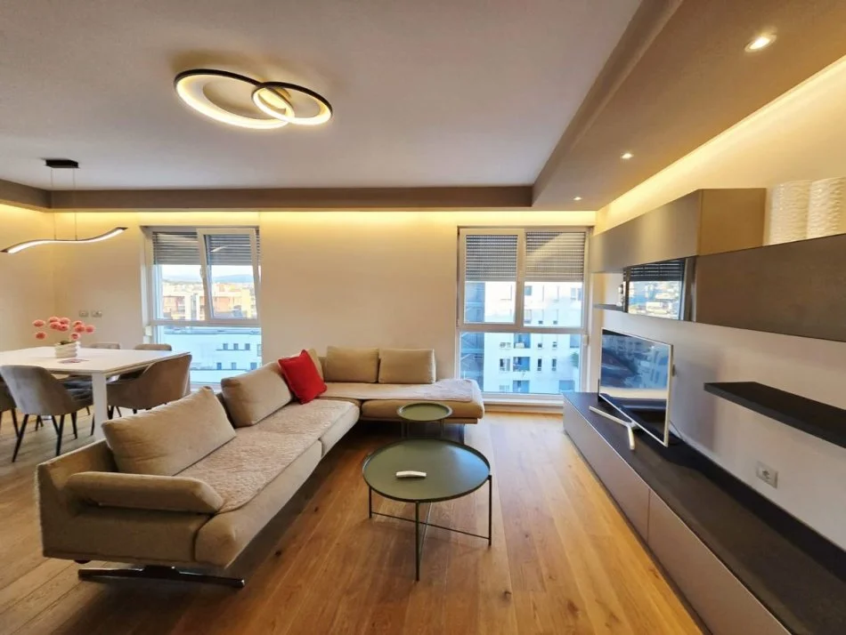 Tirane, shitet apartament 3+1 , 138 m² 