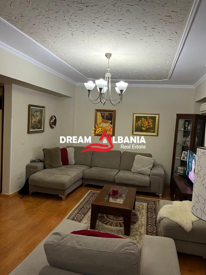 Tirane, jepet me qera apartament 2+1+Ballkon Kati 3, 110 m² 800 € (Ne Bllok - ID 42215189)