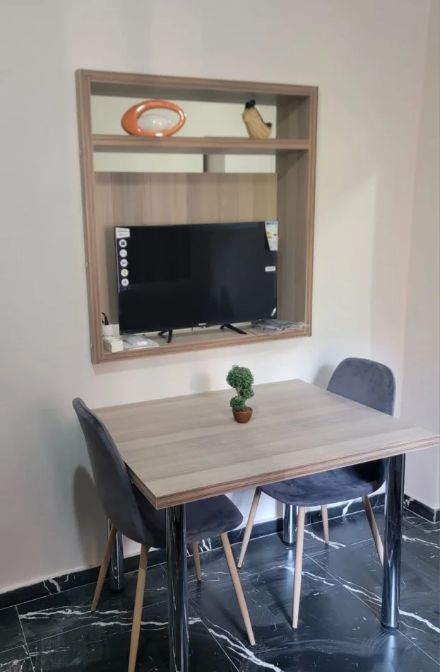 Tirane, jepet me qera apartament 1+1+Ballkon Kati 2, 60 m² 370 € (Perballe Amerikan 3 Afer golden park)