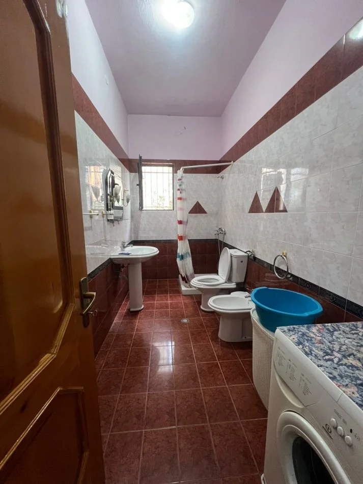 Tirane, jepet me qera apartament 1+1+Ballkon , 71 m² 400 € (21 Dhjetori)