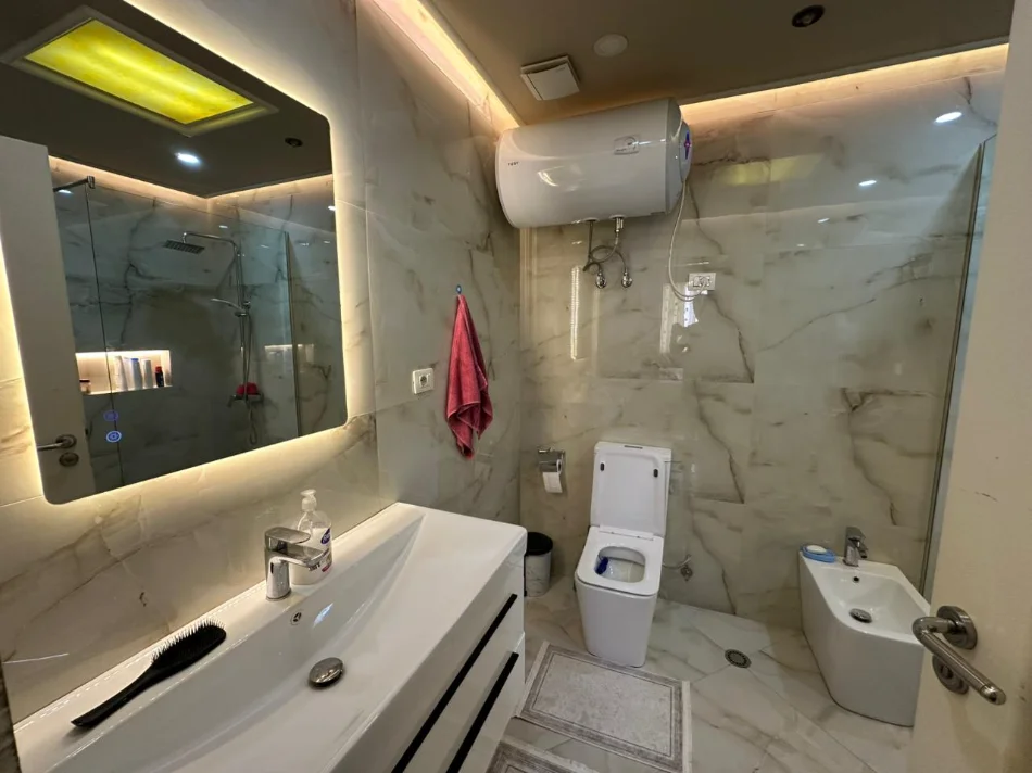 Tirane, shitet apartament 3+1+Ballkon , 159 m² 218.400 € (Rruga Mikel Maruli)