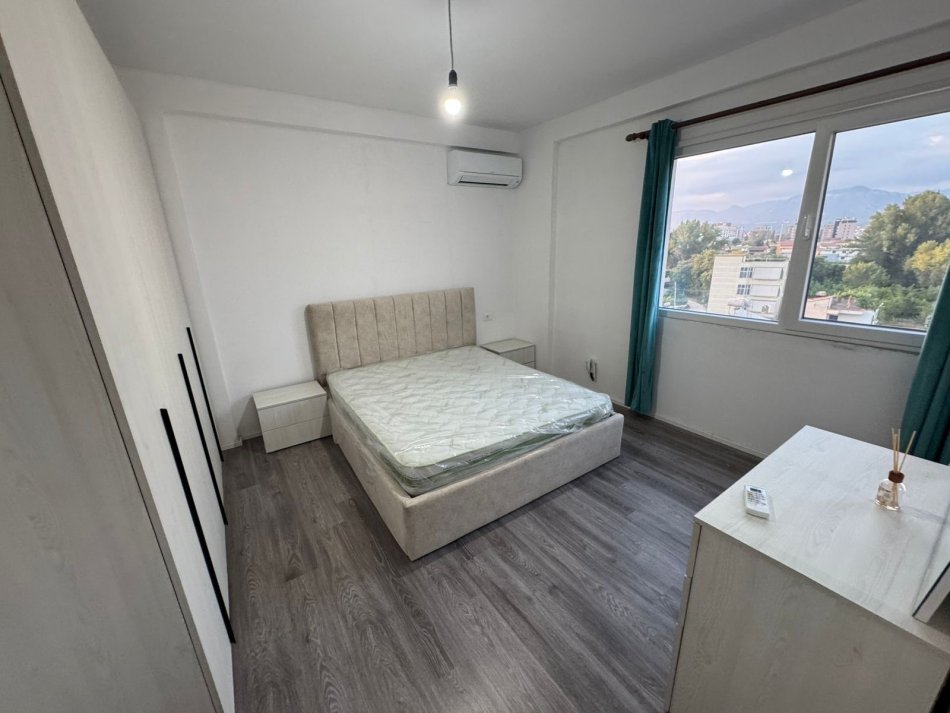 Tirane, jepet me qera apartament 1+1 Kati 5, 110 m² 420 € (Rezidenca klensi)