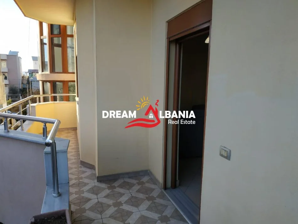 Tirane, shitet Vile Kati 5, 720 m² 730.000 € (ne Selite prane shkolles Marin Barleti)