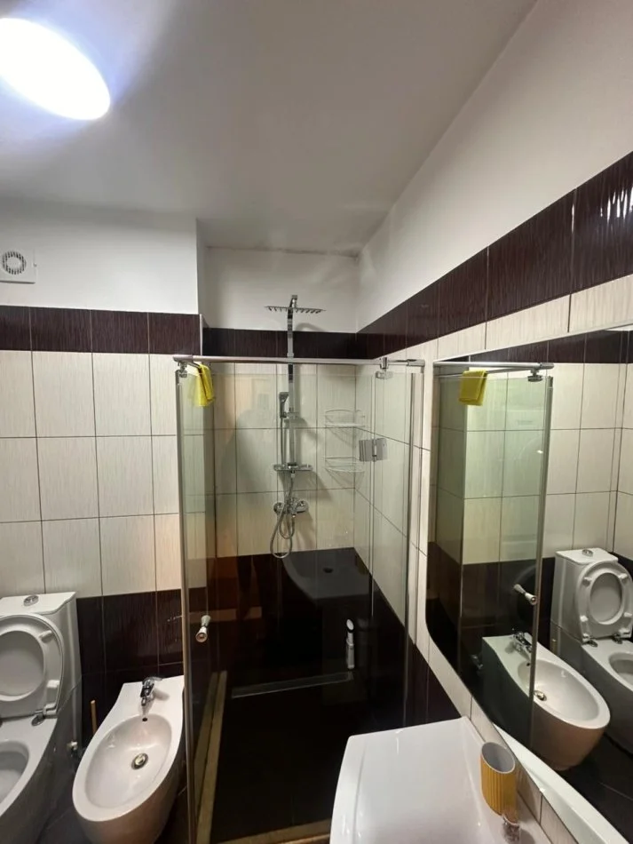 Tirane, jepet me qera apartament 1+1+Aneks+Ballkon Kati 4, 67 m² 600 € 