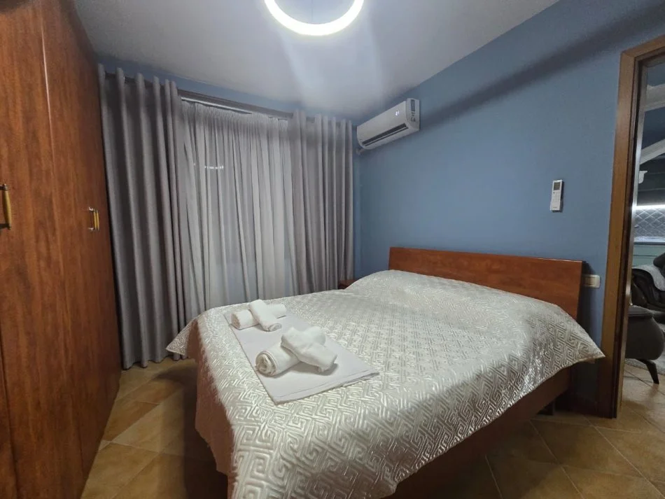 Tirane, jepet me qera apartament 2+1+Ballkon Kati 7, 85 m² 550 € (rruga 5 maj concord center)