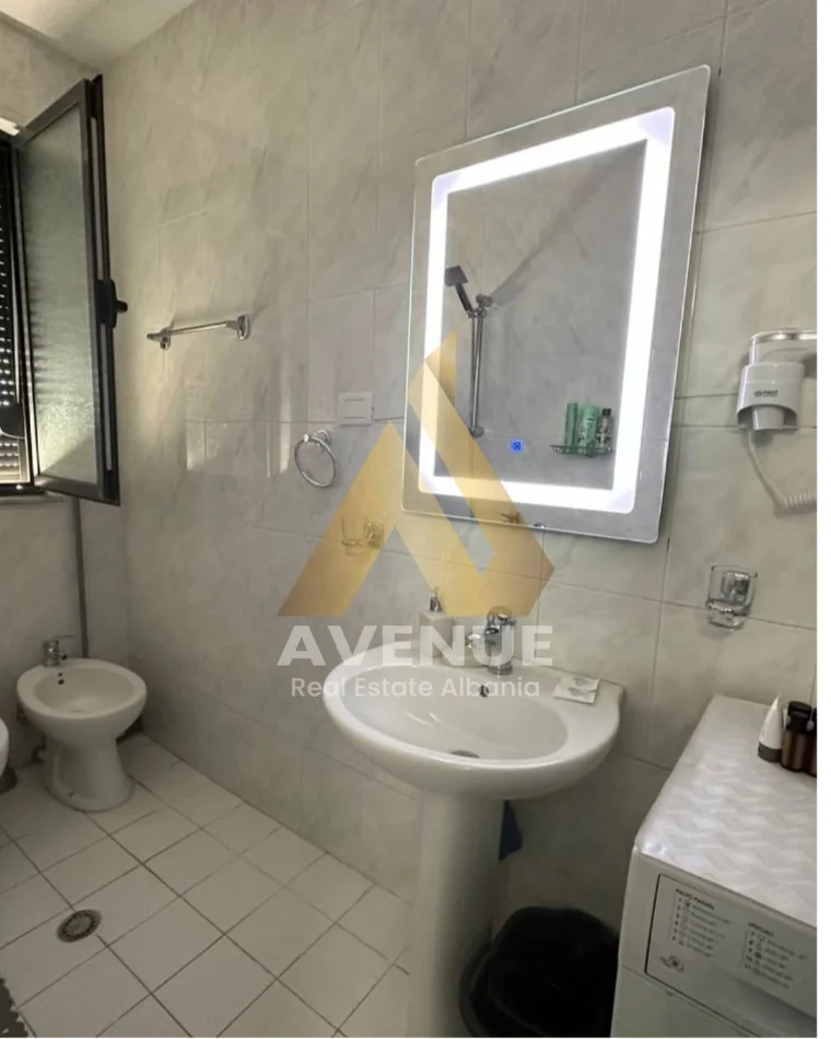 Tirane, Ish Restorant Durresi jepet me qera garsonier 1+1 Kati 7, 38 m² 380 € (Rruga Ferit Xhajko)