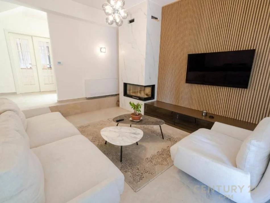 Tirane, jepet me qera Vile 2+1 Kati 3, 380 m² 3.300 € (Porta e Gjelber)