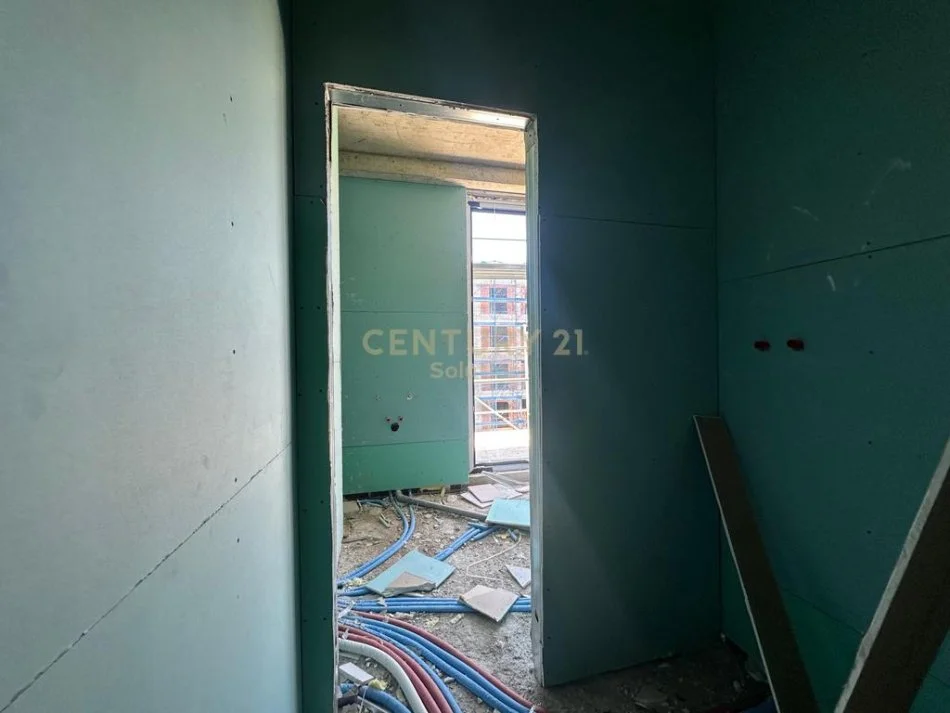 Tirane, shes apartament 2+1 Kati 6, 122 m² 198.000 € (ali demi)