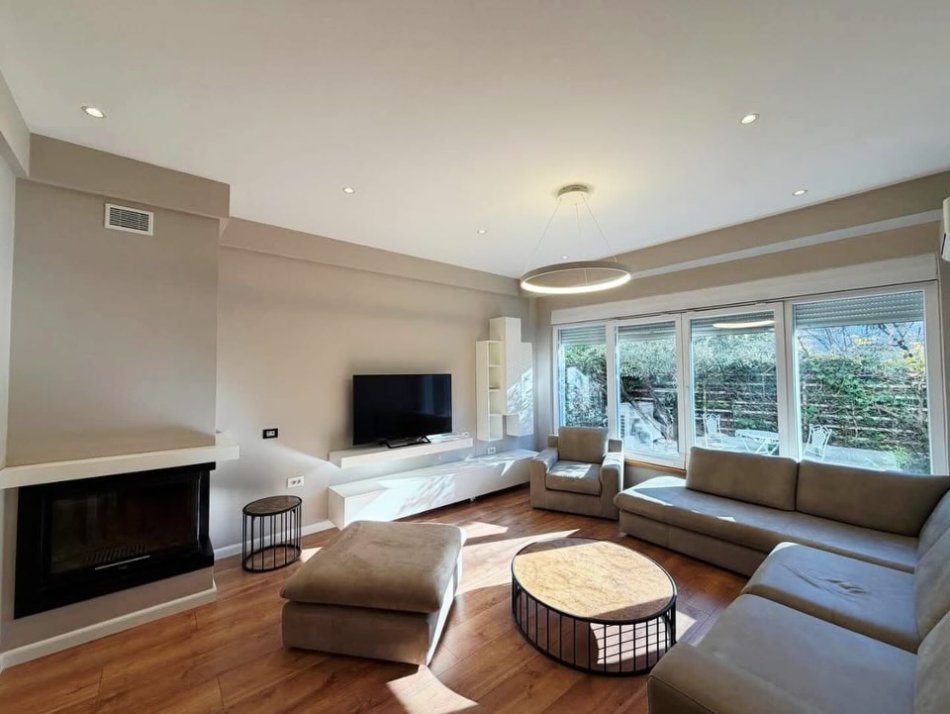 Tirane, shitet apartament , 170 m² 489.000 € 