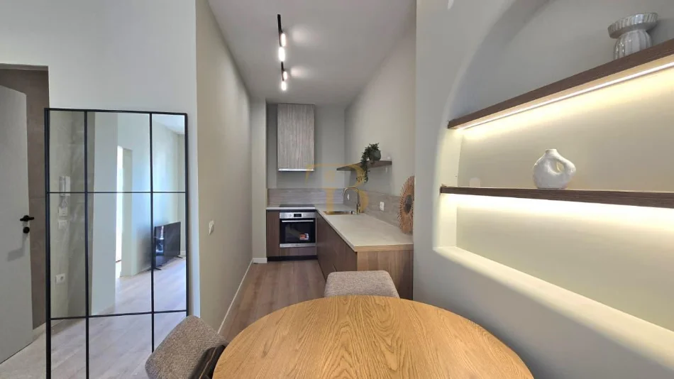 Tirane, jepet me qera apartament 1+1 Kati 7, 63 m² 1.000 € (Rruga e Barrikadave)