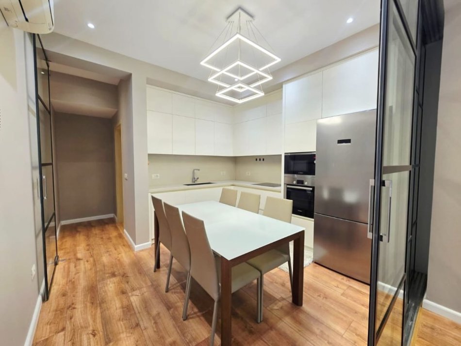 Tirane, shitet apartament , 170 m² 489.000 € 