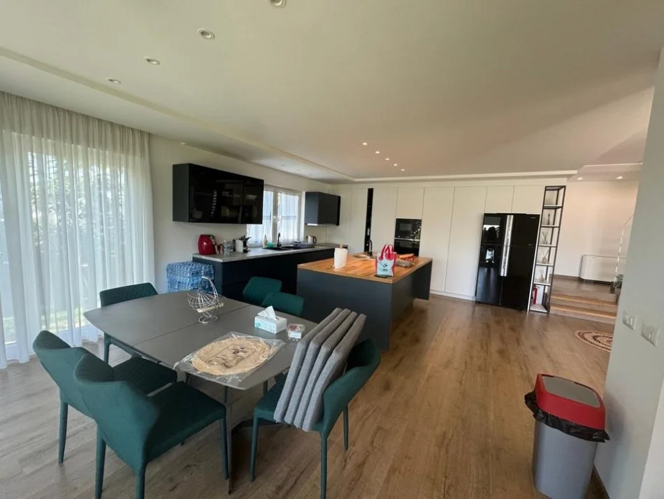 Tirane, jepet me qera apartament 2 Katshe , 285 m² 3.500 €