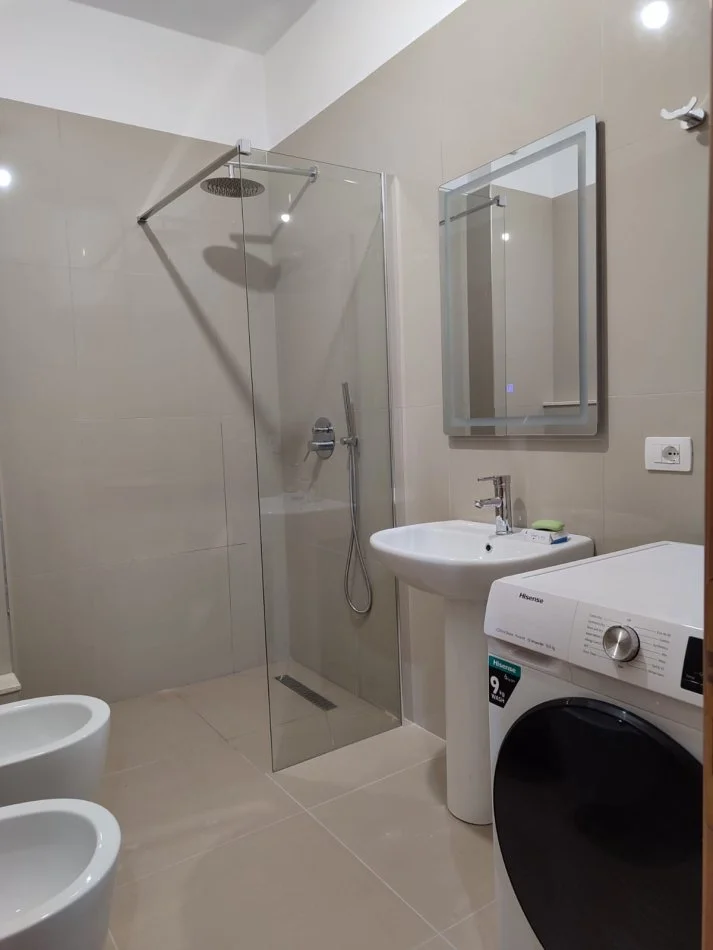 Tirane, jepet me qera apartament 2+1+Aneks+Ballkon Kati 1, 96 m² 600 € (Liqeni i thate)