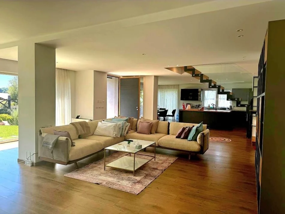 Tirane, jepet me qera apartament 2 Katshe , 285 m² 3.500 €