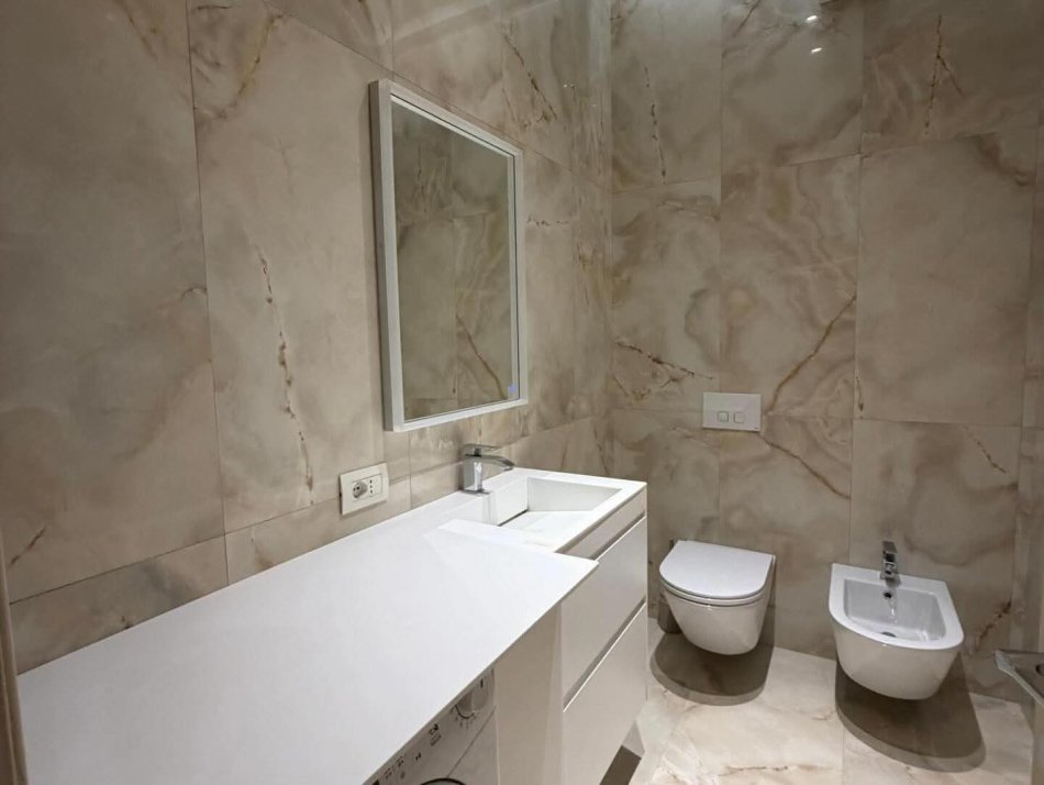 Tirane, shitet apartament , 170 m² 489.000 € 