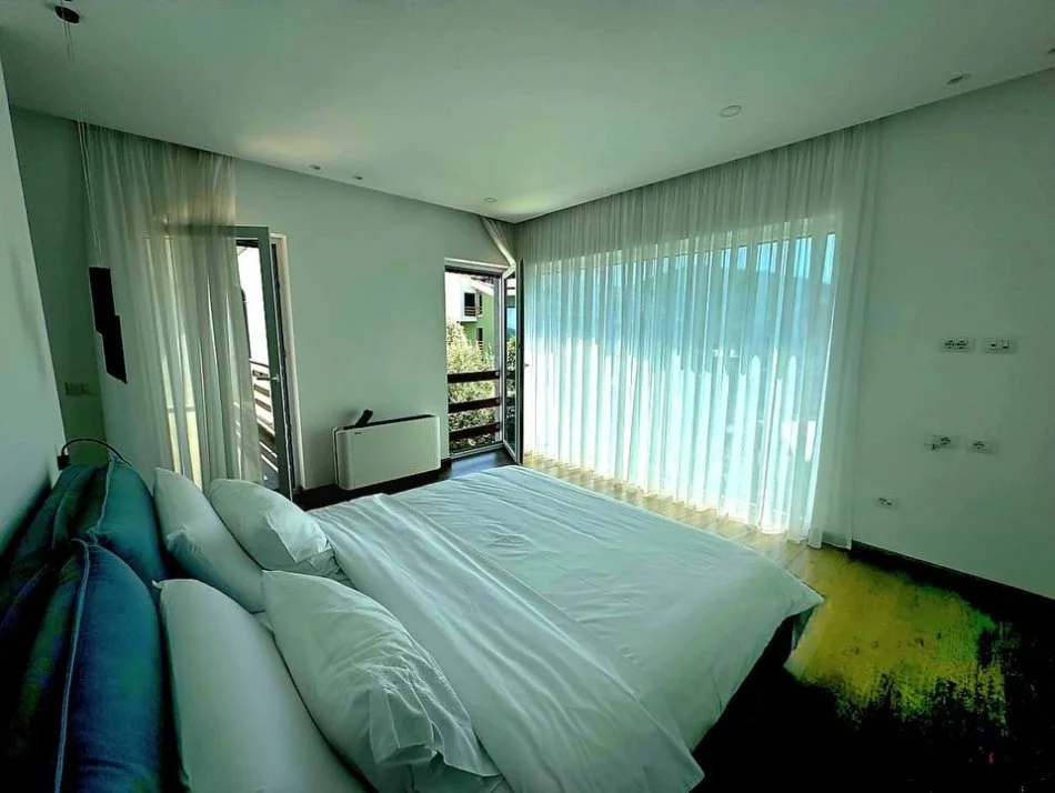 Tirane, jepet me qera apartament 2 Katshe , 285 m² 3.500 €