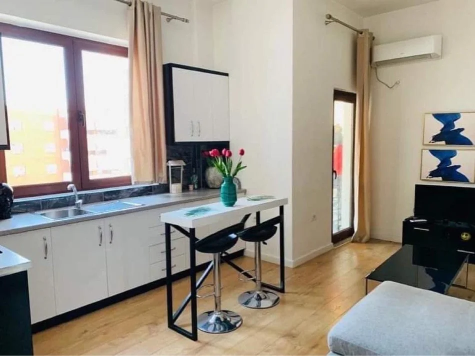 Tirane, jepet me qera apartament 1+1 Kati 7, 60 m² 650 € (rruga e kavajes)