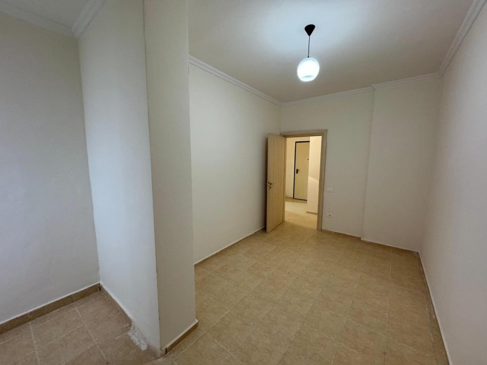 Tirane, shitet apartament 1+1 , 52 m² 65.000 € 