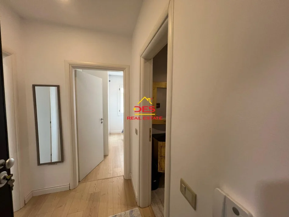 Vlore, jepet me qera apartament 1+1+Ballkon Kati 5, 78 m² 520 € (Rruga Murat Tërbaçi)