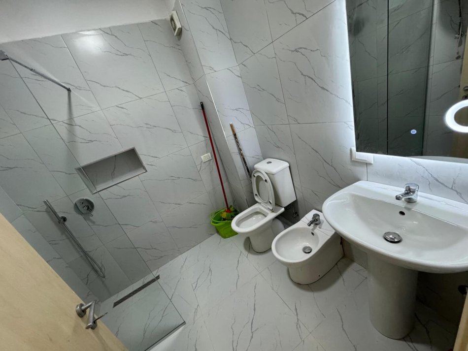 Tirane, shitet apartament 1+1 , 52 m² 65.000 € 