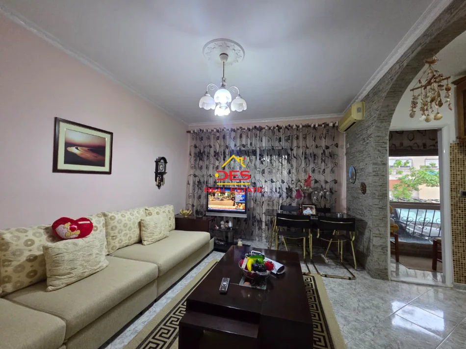 Vlore, shitet apartament 1+1+Ballkon , 57 m² 75.000 € (Rruga Osman Haxhiu)