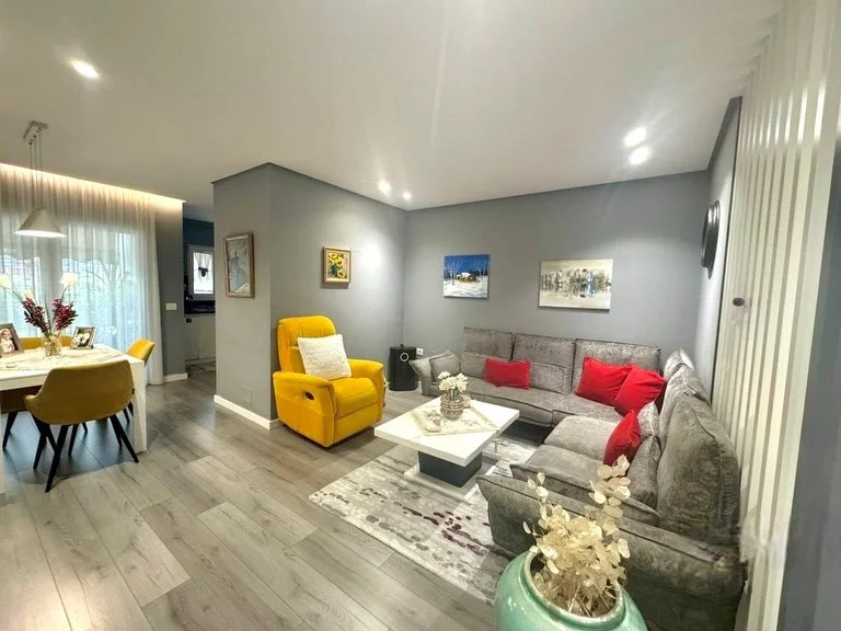 Tirane, shitet 2+1 , 105 m² 2.250.000 € 