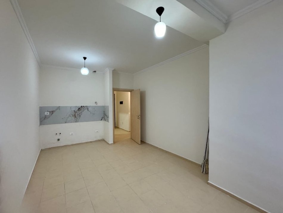 Tirane, shitet apartament 1+1 , 52 m² 65.000 € 