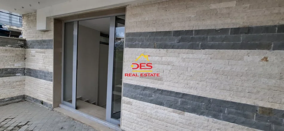 Vlore, jepet me qera ambjent biznesi Kati 0, 40 m² 300 € (Rruga Sadik Zotaj)