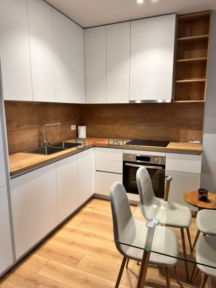 Tirane, jepet me qera apartament 2+1 , 850 € 