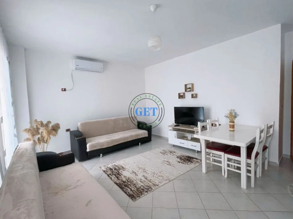 Durres, jepet me qera apartament 1+1+Ballkon Kati 8, 65 m² 350 € (Rrota Kuqe,Plazh, Durrës)
