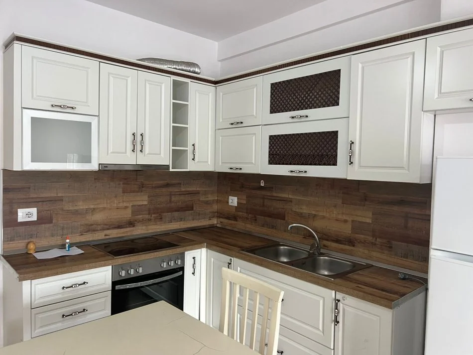 Tirane, jepet me qera apartament 2+1 Kati 3, 80 m² 500 € (Rruga Teodor Keko)