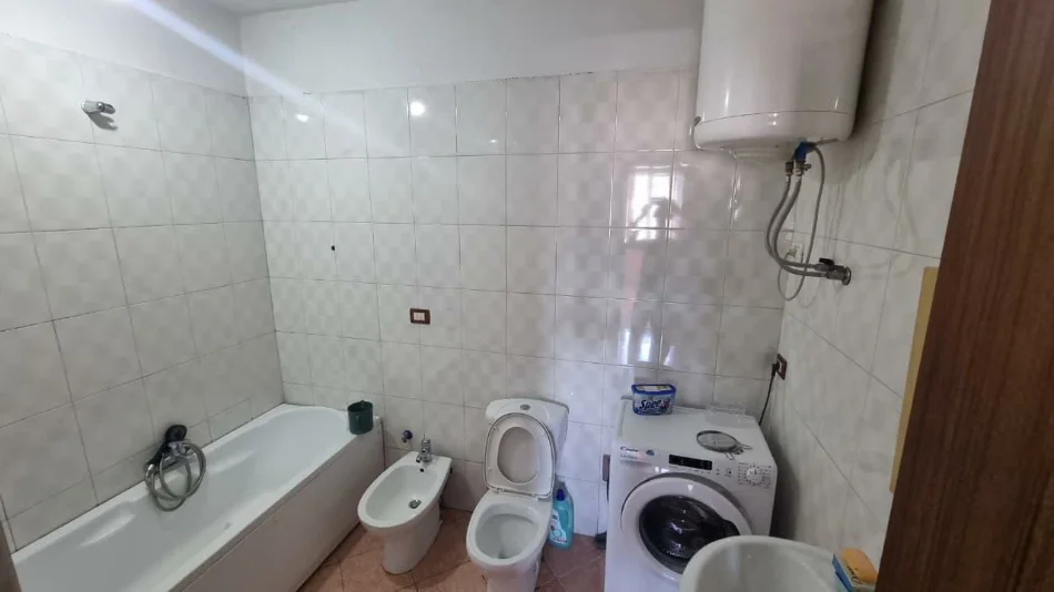 Tirane, jepet me qera apartament 2+1 Kati 7, 107 m² 400 € (Rruga 3 Deshmoret ne Yzberisht)