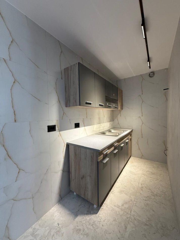 Tirane, shitet apartament duplex , 92.000 € 