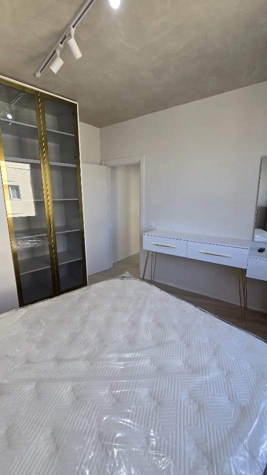 Tirane, jepet me qera apartament 1+1 Kati 8, 70 m² 60.000 € (Rruga teodor keko)