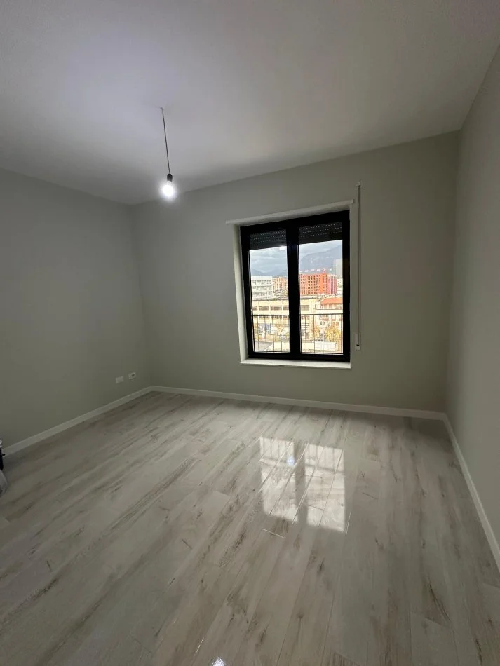 Tirane, shitet apartament 2+1 Kati 5, 92 m² 225.000 € (Rruga Luigj Gurakuqi)