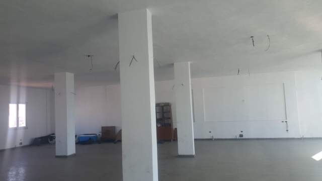 Tirane, jepet me qera Kati 3, 600 m² 2.800 Euro